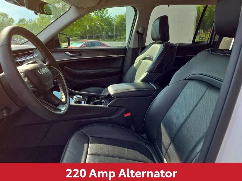 Used 2023 Jeep Grand Cherokee Limited w/ Luxury Tech Group II RWD image 19