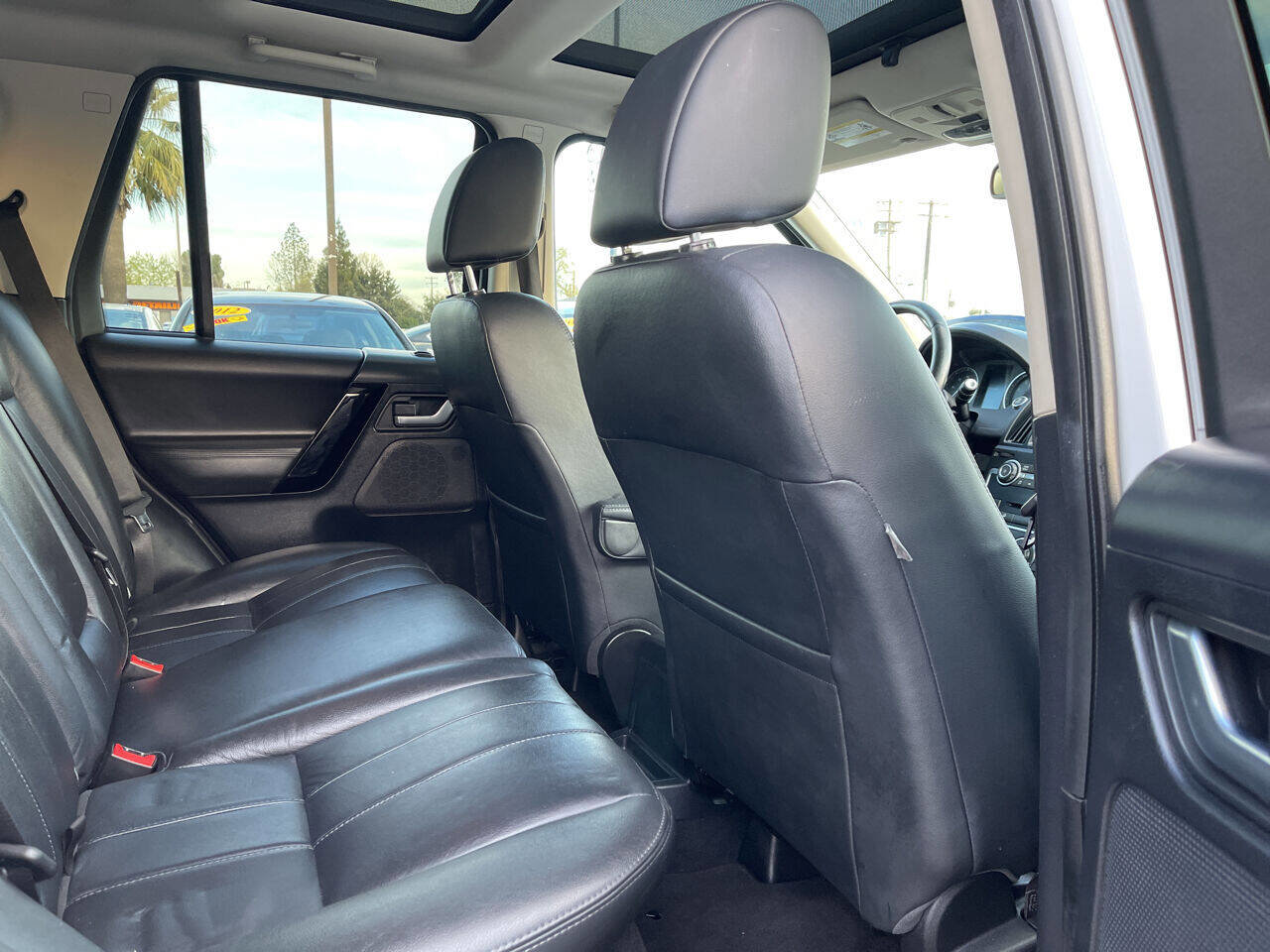 Used 2013 Land Rover LR2 HSE image 12