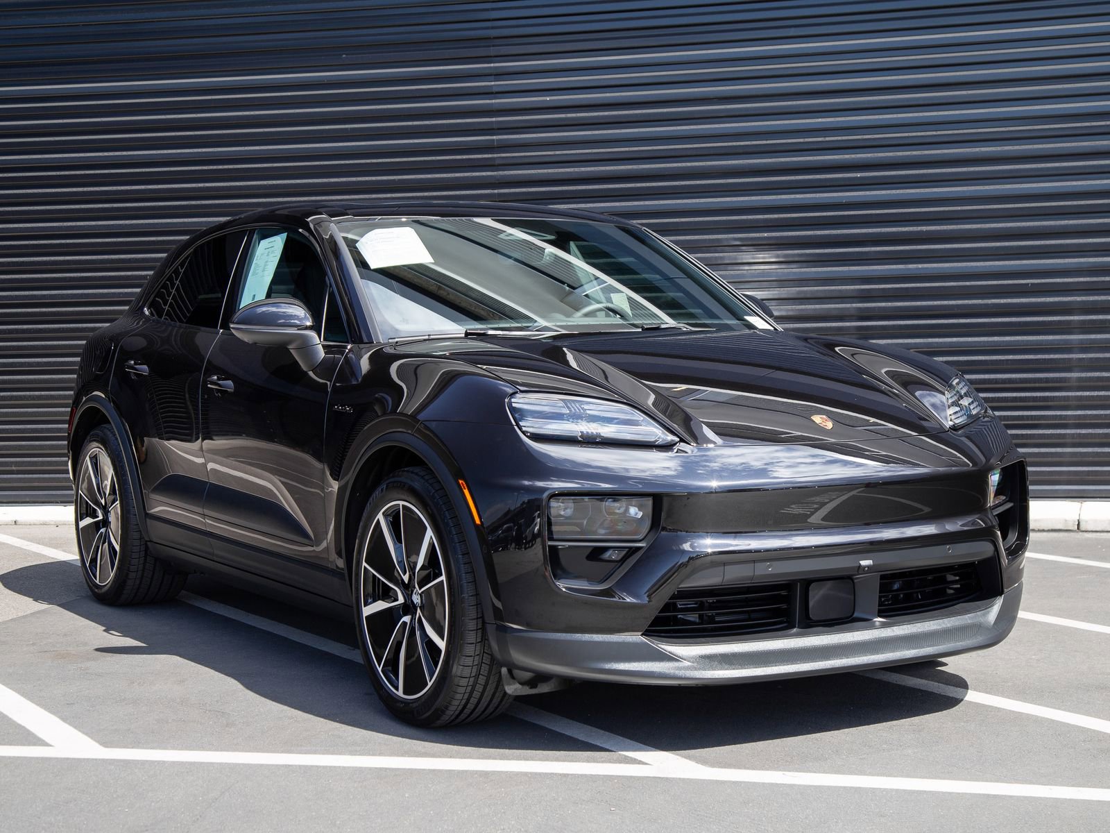 Used 2025 Porsche Macan 4S Electric AWD/4WD image 7