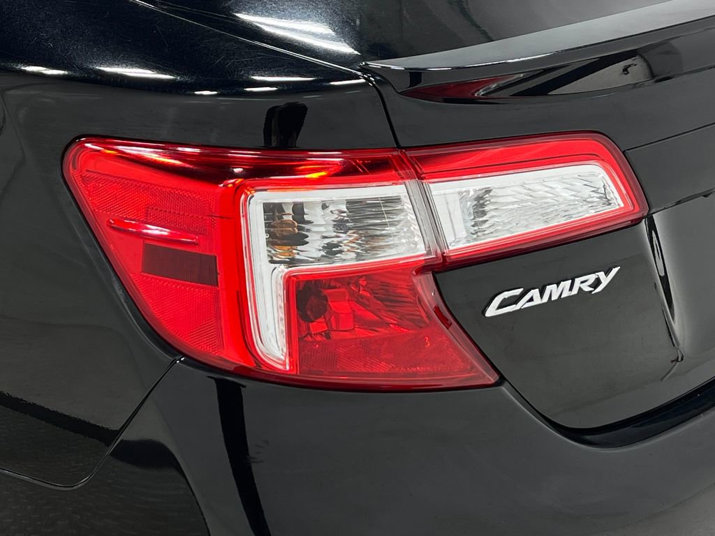 Used 2014 Toyota Camry SE image 32