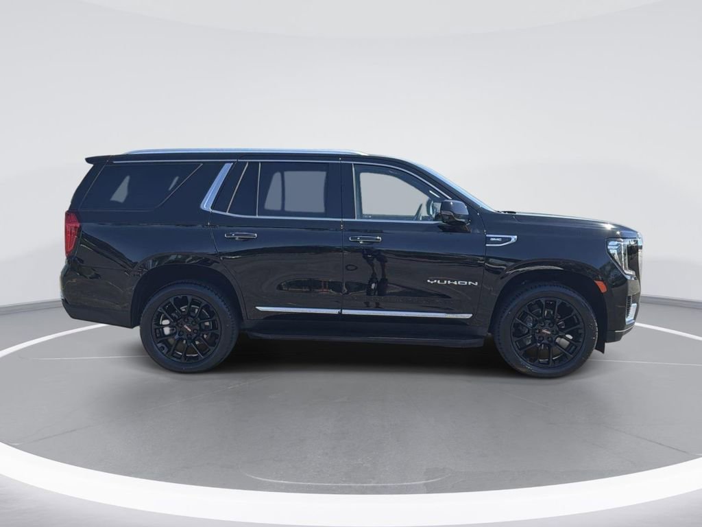 Used 2023 GMC Yukon SLT w/ SLT Premium Package image 3
