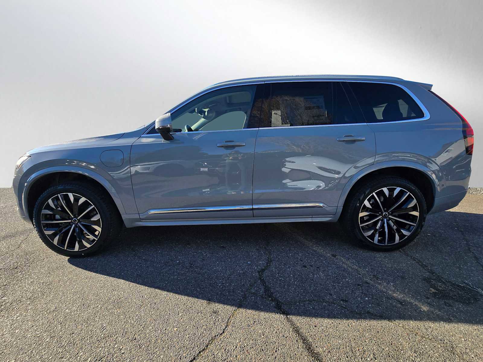 New 2026 Volvo XC90 T8 Plus w/ Protection Package Premier image 4