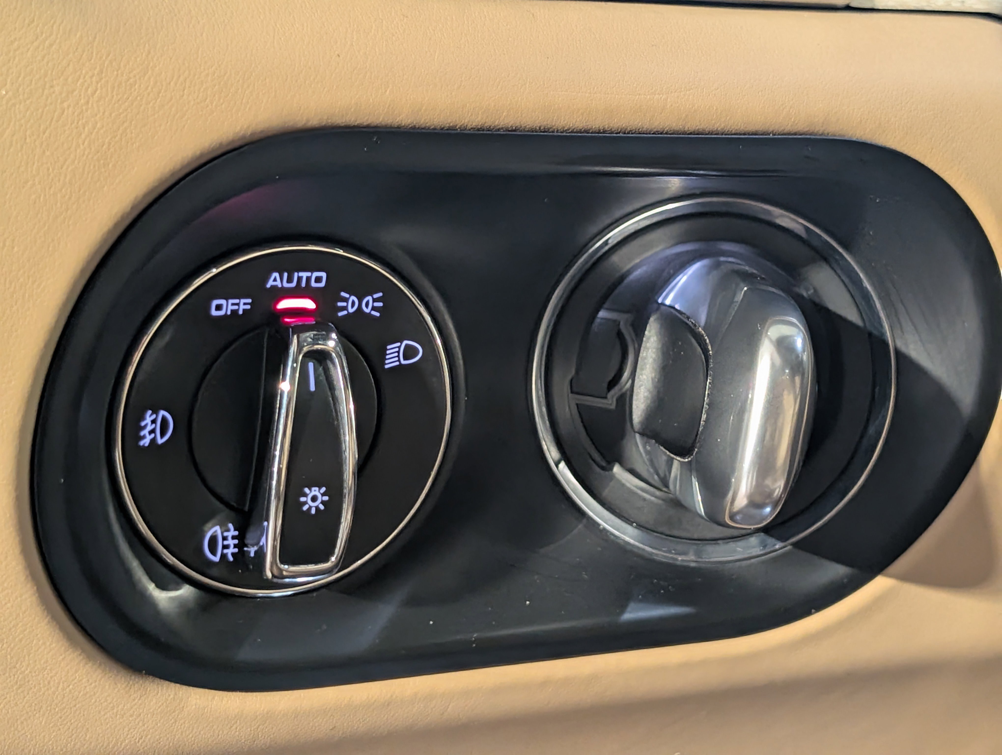 Used 2017 Porsche Macan Turbo image 23