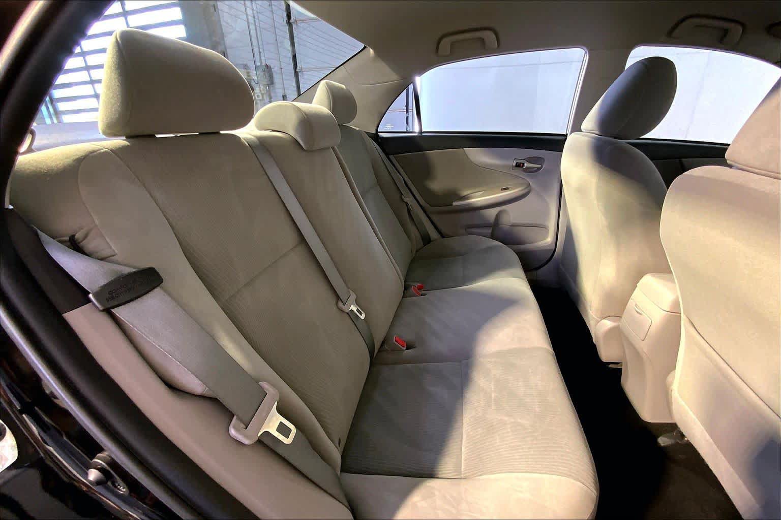 Used 2012 Toyota Corolla LE FWD image 19