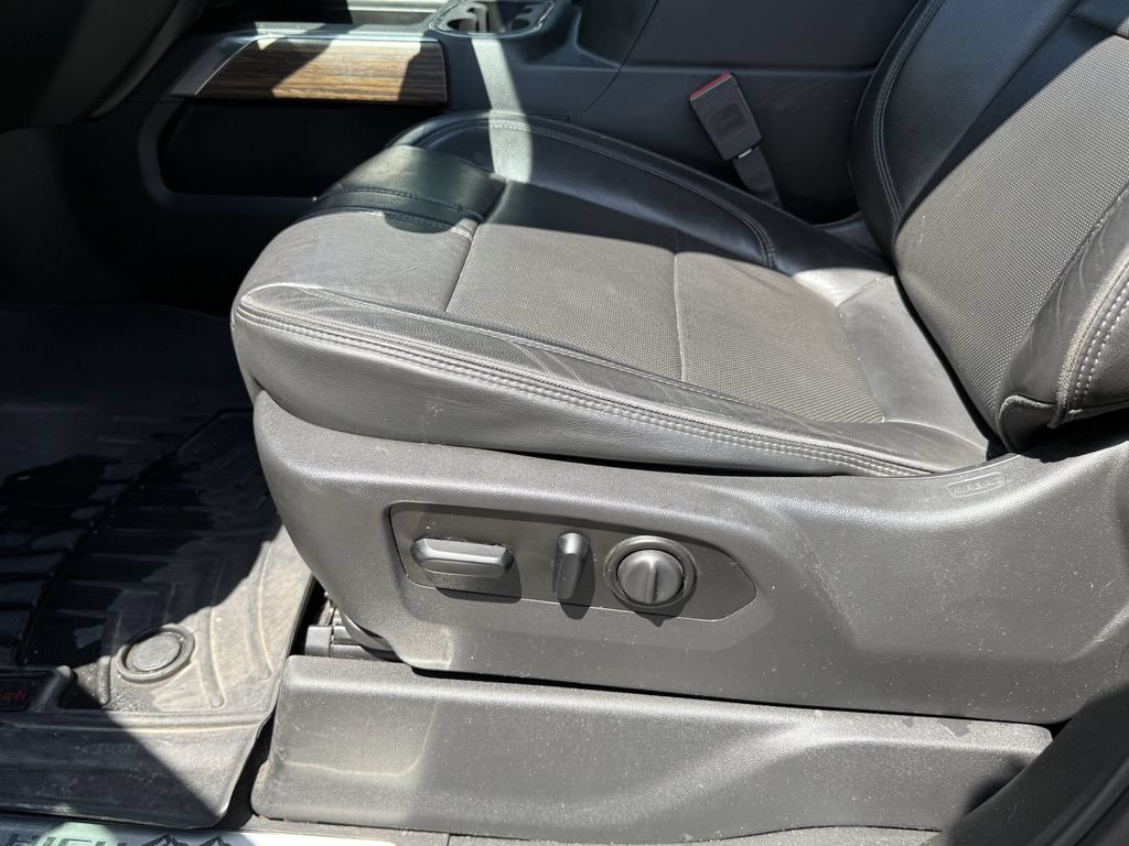 Used 2020 Chevrolet Silverado 1500 High Country w/ Technology Package AWD/4WD image 13