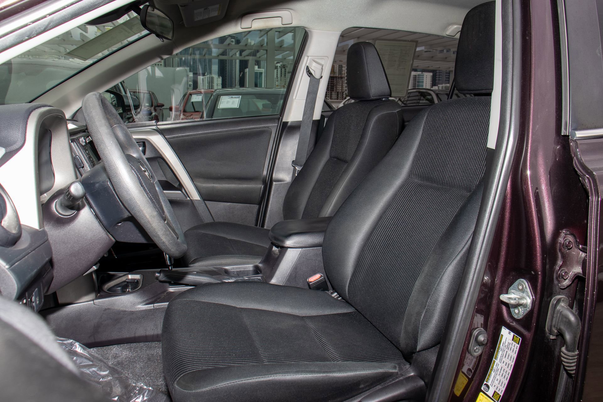 Used 2018 Toyota RAV4 LE image 15