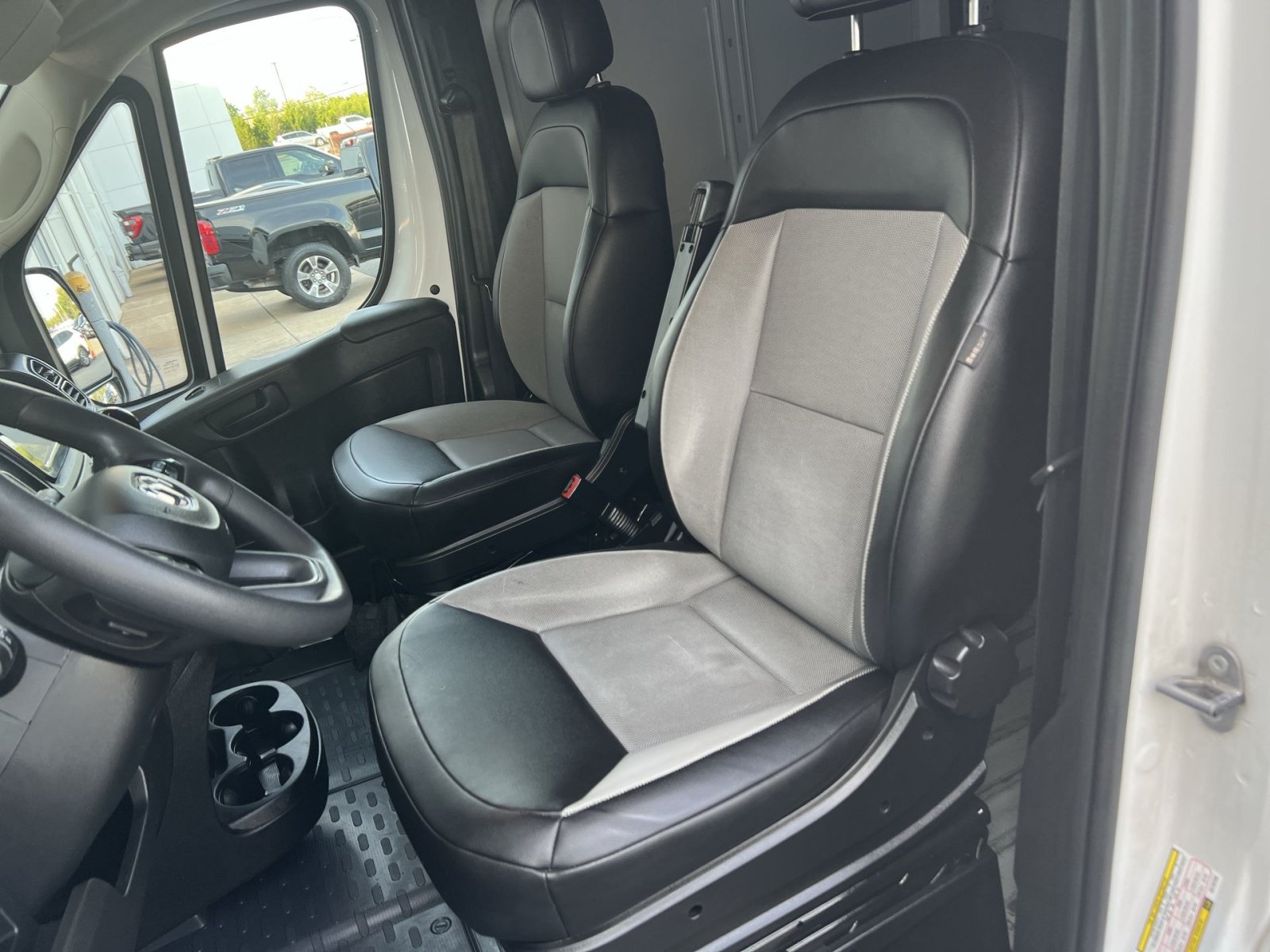 Used 2024 RAM ProMaster 2500 w/ Convenience Group FWD image 21