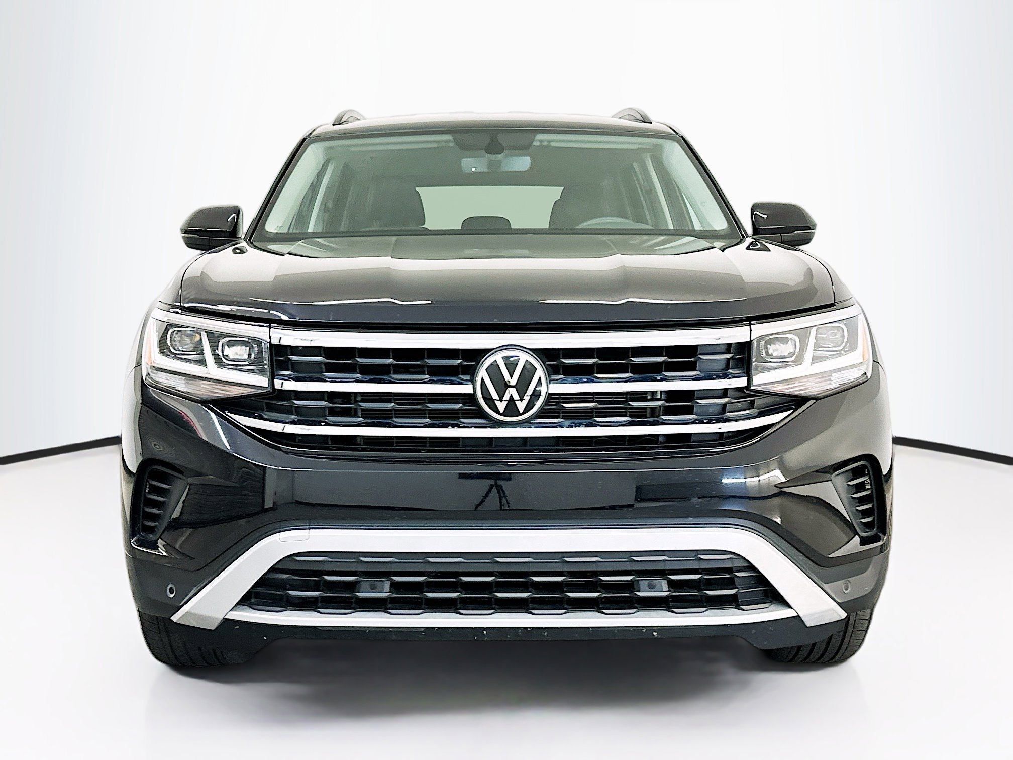 Used 2022 Volkswagen Atlas SE image 2