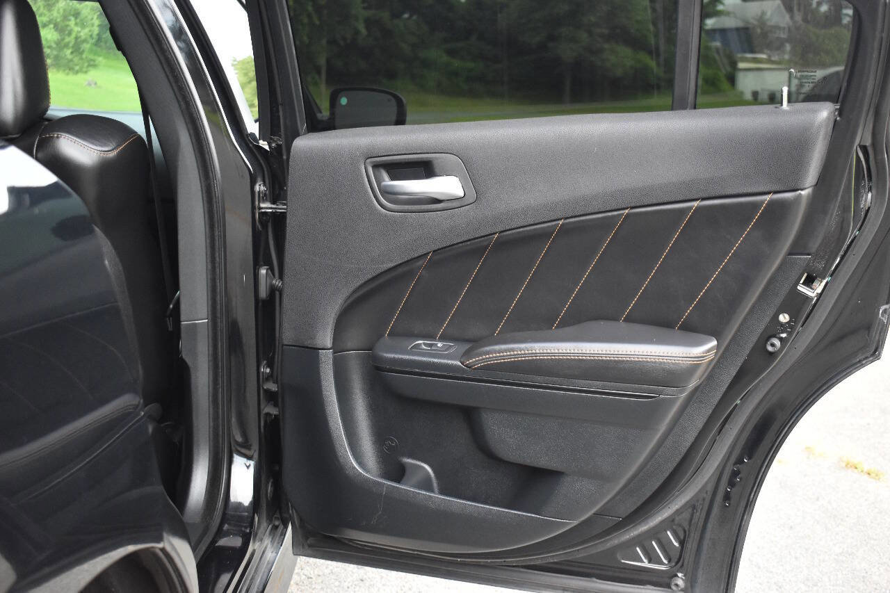 Used 2018 Dodge Charger R/T image 12