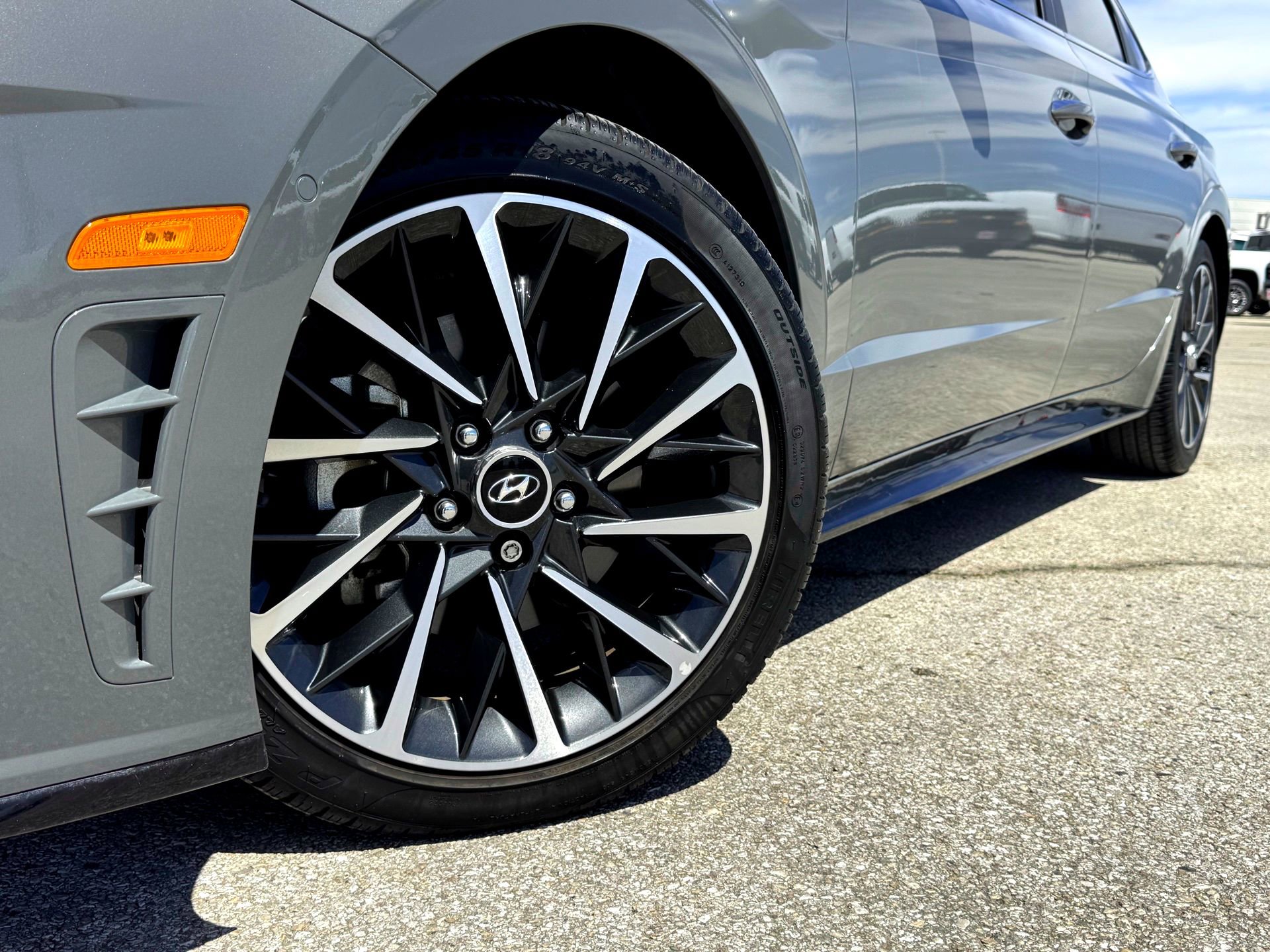 Used 2023 Hyundai Sonata Limited image 2