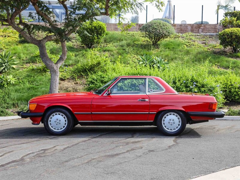 Used 1988 Mercedes-Benz 560 SL image 2