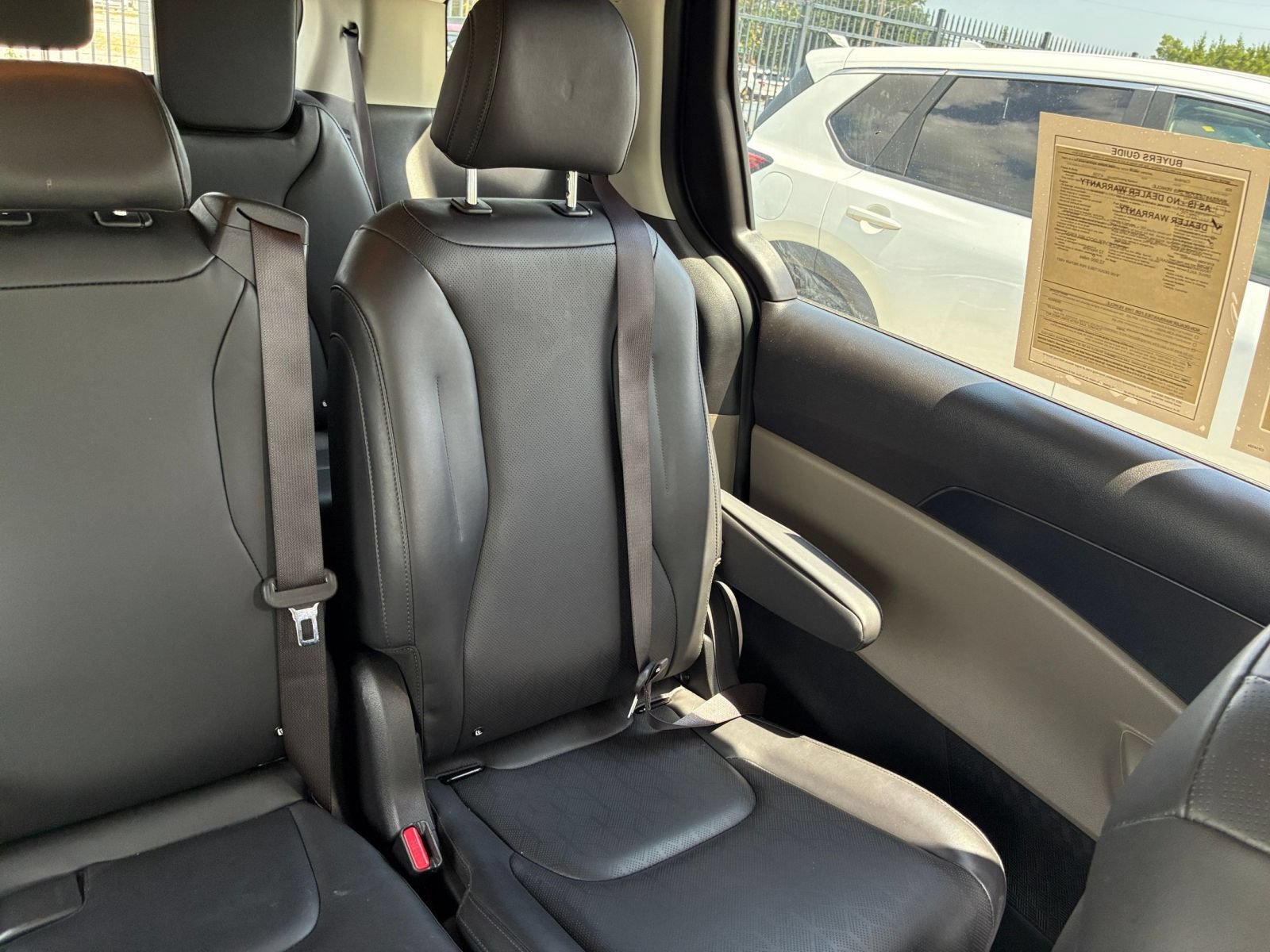 Used 2026 Kia Carnival FWD image 31