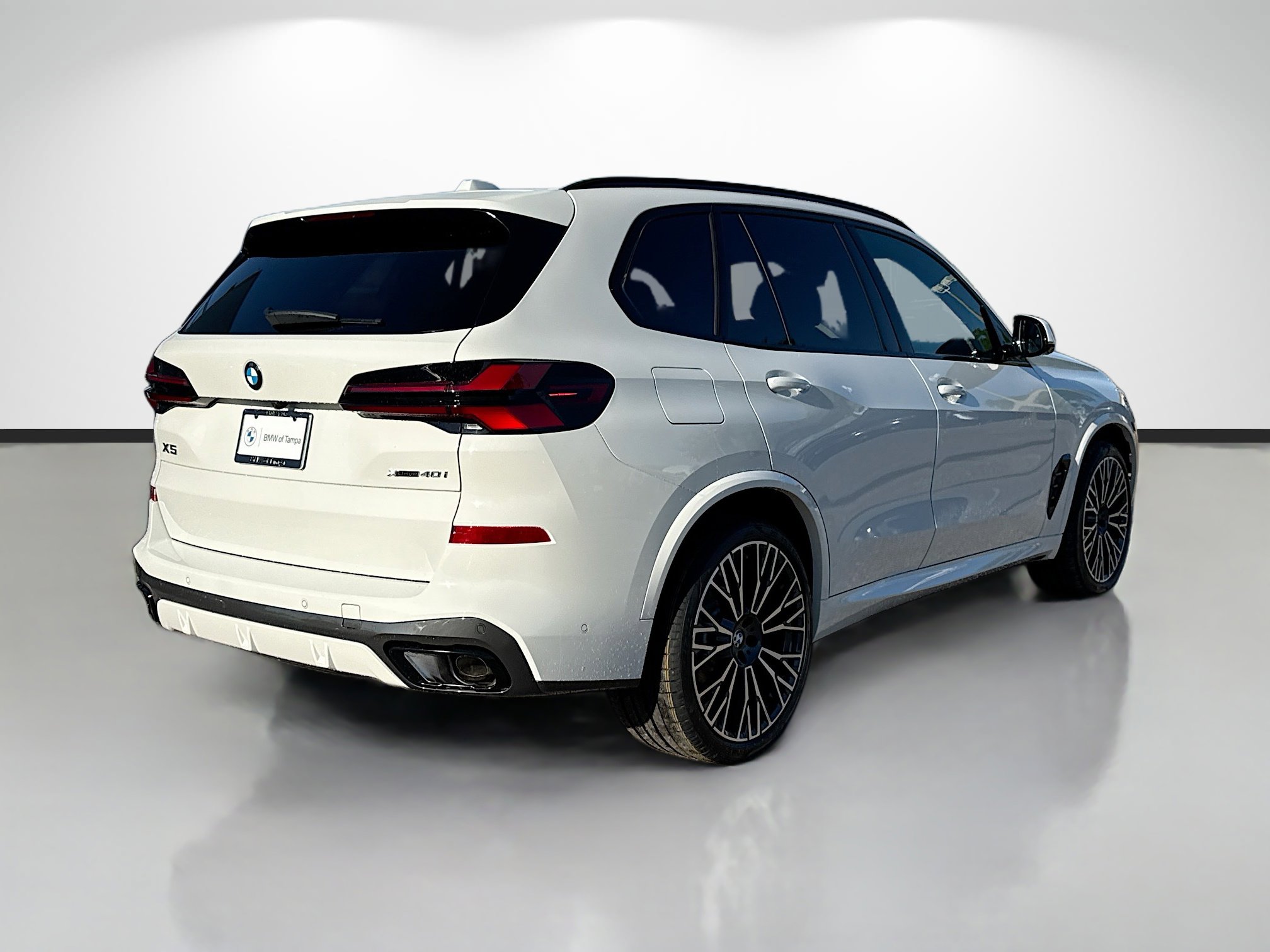 New 2026 BMW X5 xDrive40i w/ M Sport Package image 3