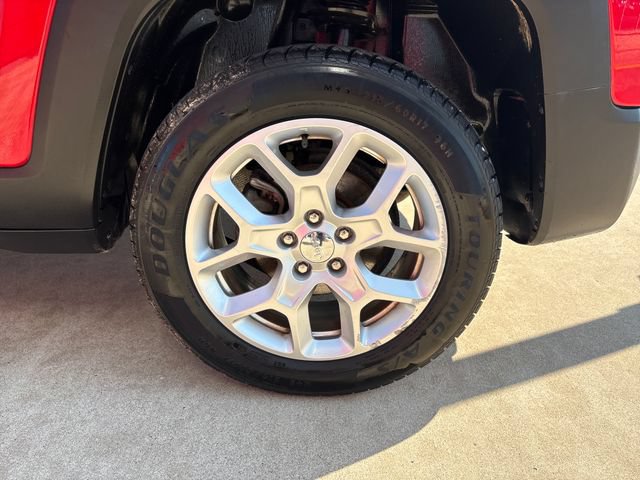 Used 2017 Jeep Renegade Latitude AWD/4WD image 26