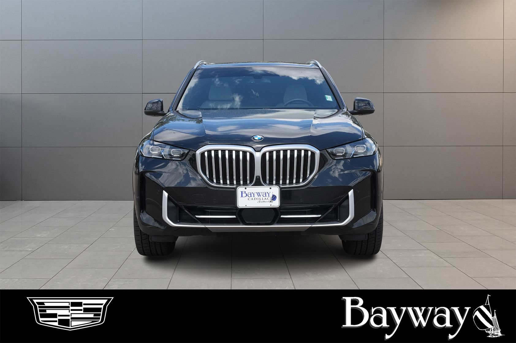 Used 2024 BMW X5 sDrive40i w/ Premium Package image 2