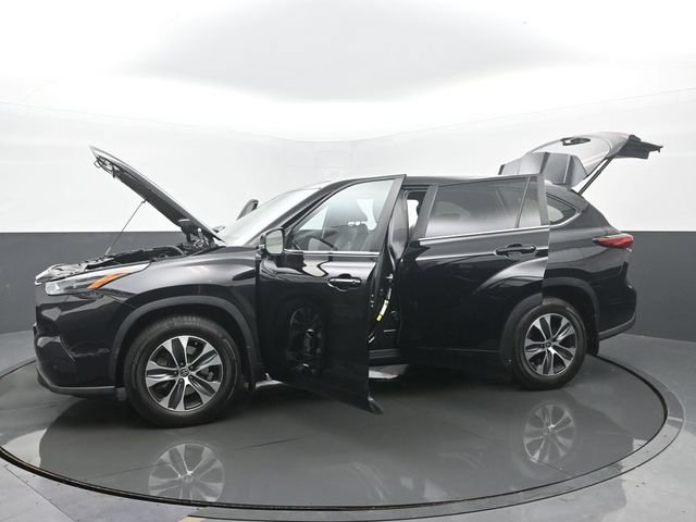 Used 2023 Toyota Highlander XLE AWD/4WD image 57