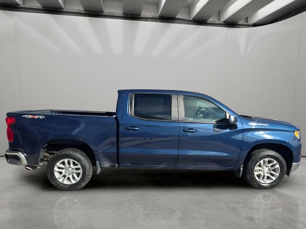 Used 2022 Chevrolet Silverado 1500 LT AWD/4WD image 6