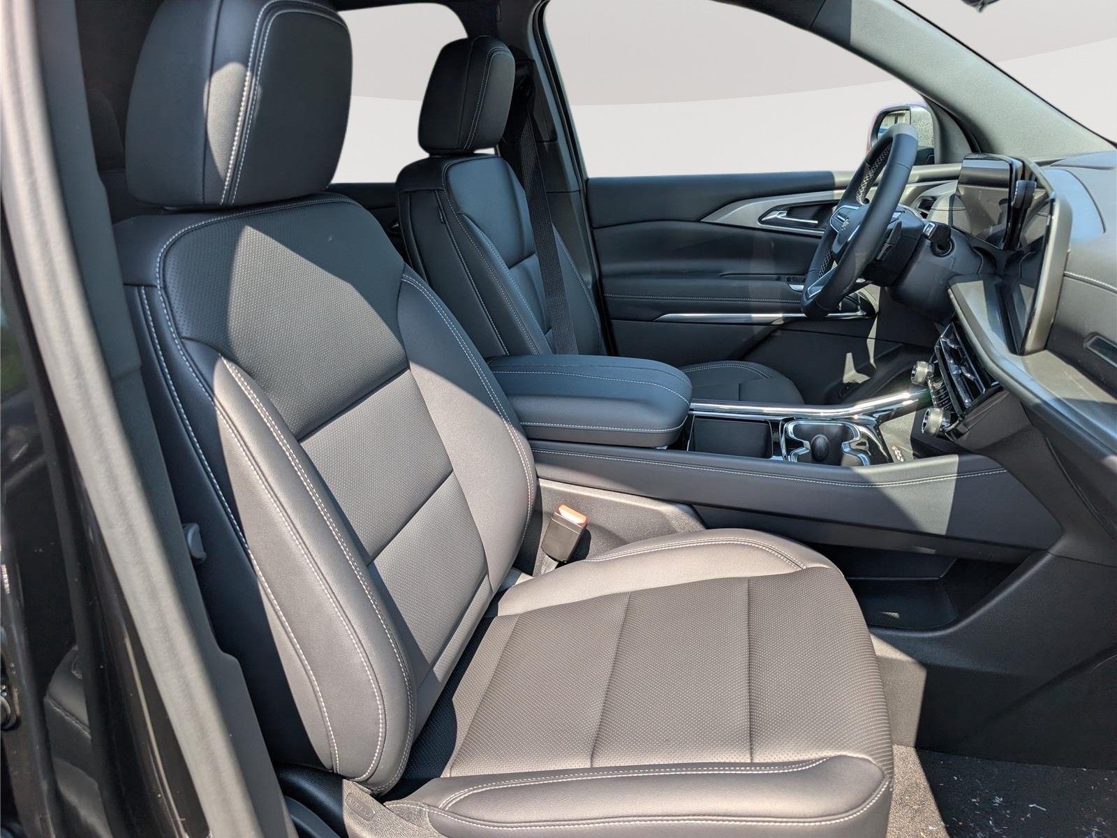 New 2027 Chevrolet Traverse LT w/ Driver Confidence Package FWD image 7