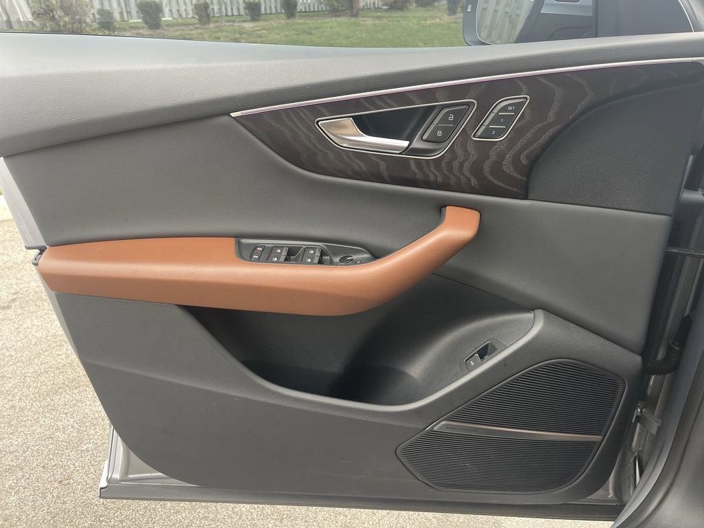 Used 2022 Audi Q8 Premium Plus image 34