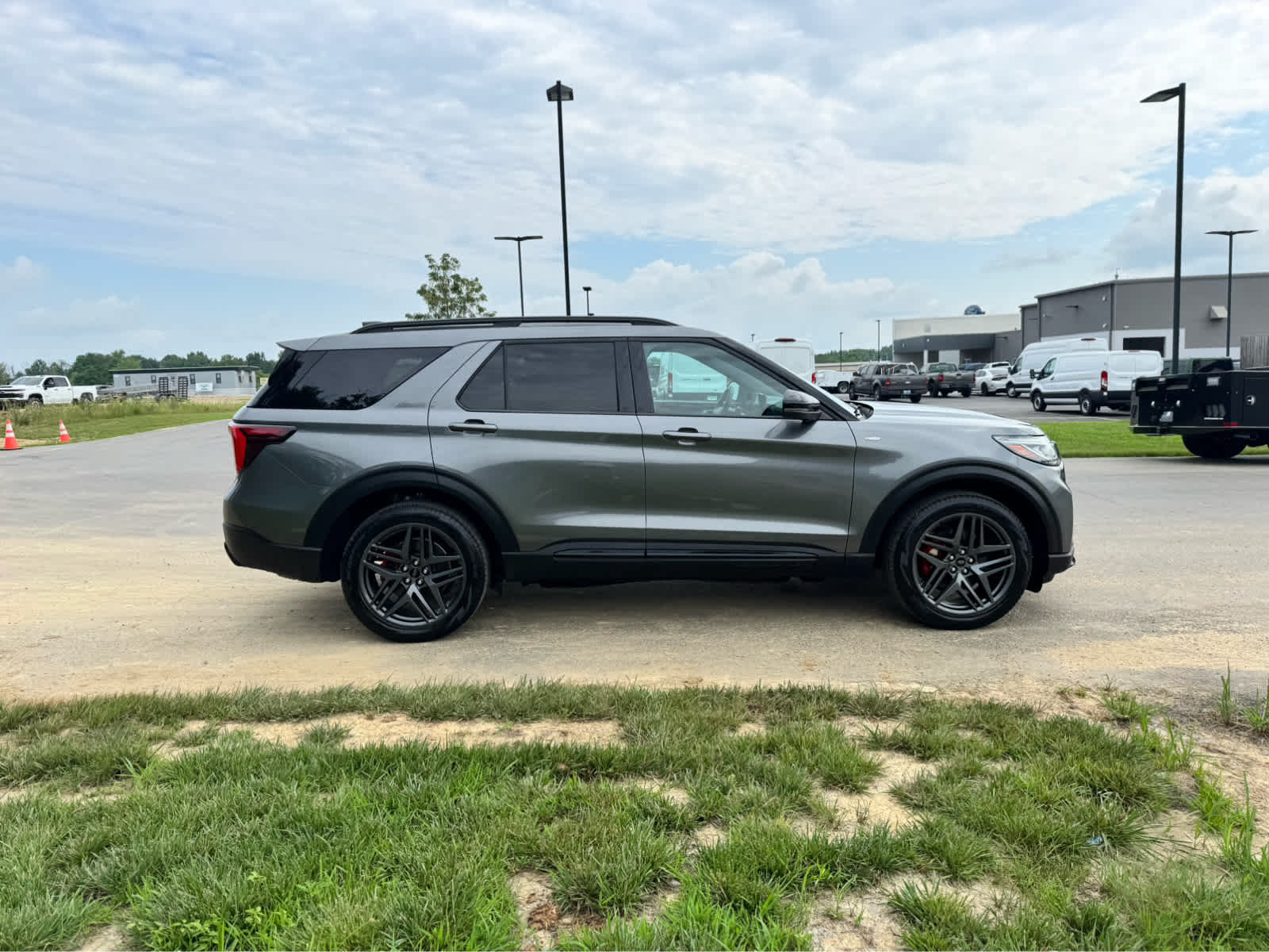Used 2025 Ford Explorer ST-Line w/ ST-Line Street Pack AWD/4WD image 9