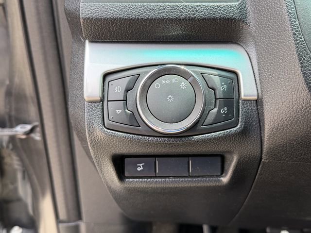 Used 2017 Ford Explorer XLT w/ Equipment Group 202A FWD image 8