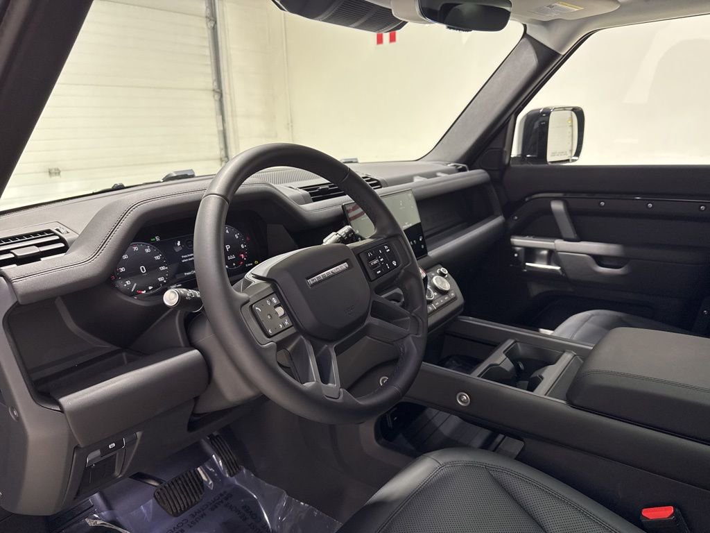 Used 2025 Land Rover Defender 110 S image 8