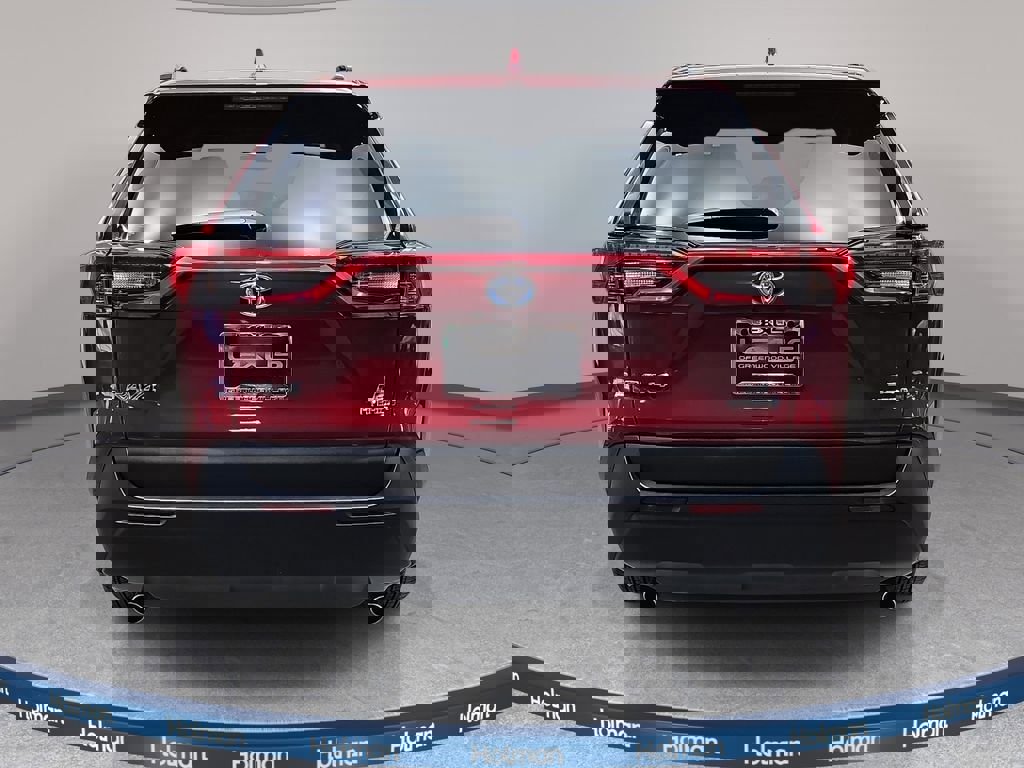 Used 2022 Toyota RAV4 LE image 7