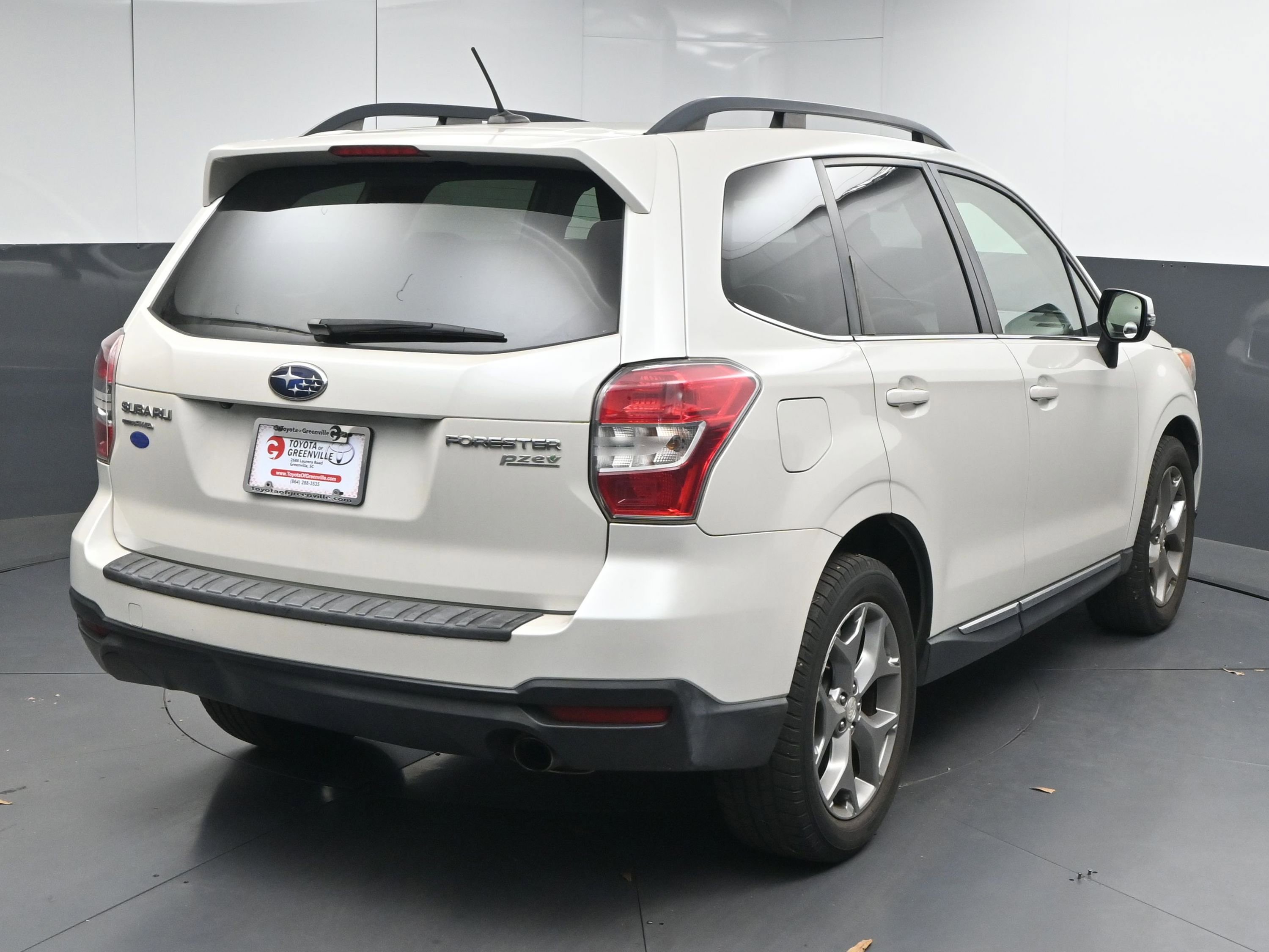 Used 2015 Subaru Forester 2.5i Touring w/ Eyesight & Navigation System image 8