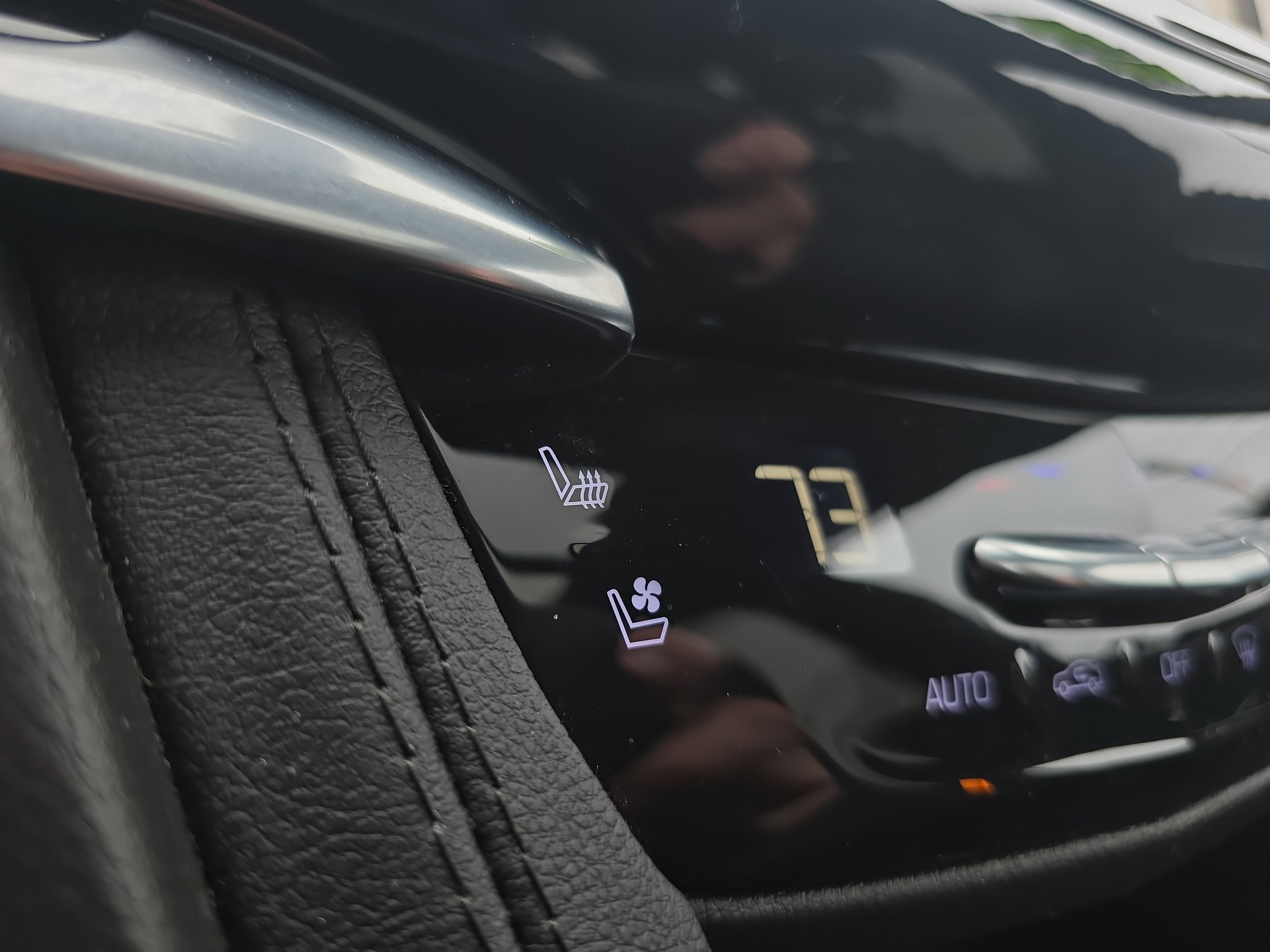 Used 2023 Cadillac XT6 Sport w/ Platinum Package image 30