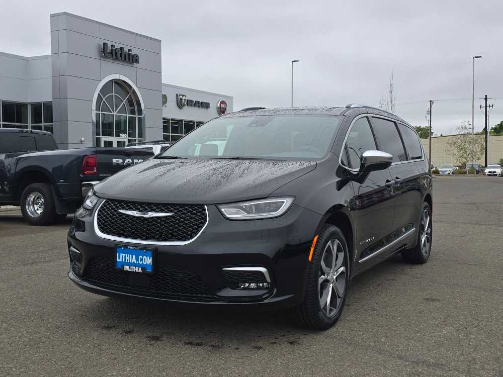 New 2026 Chrysler Pacifica Pinnacle AWD/4WD image 1