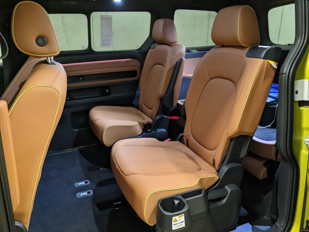 New 2025 Volkswagen ID. Buzz Pro S Plus AWD/4WD image 23