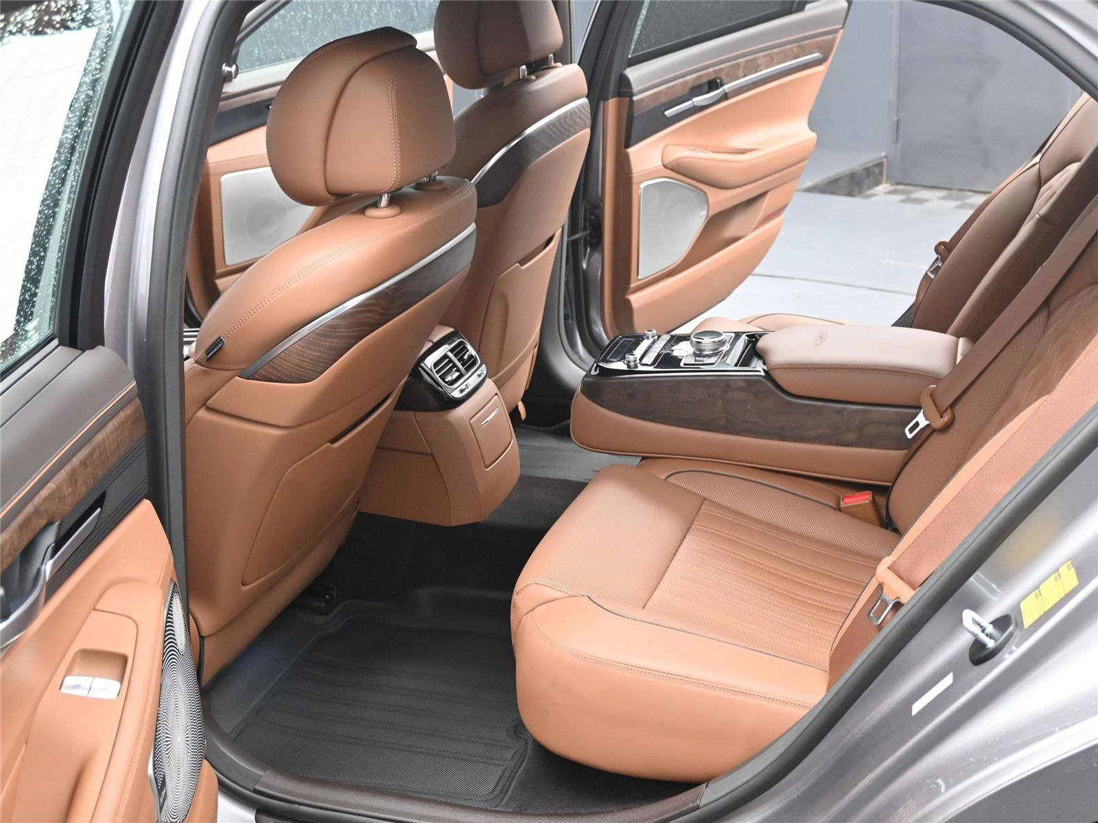 Used 2021 Genesis G90 3.3T Premium image 6