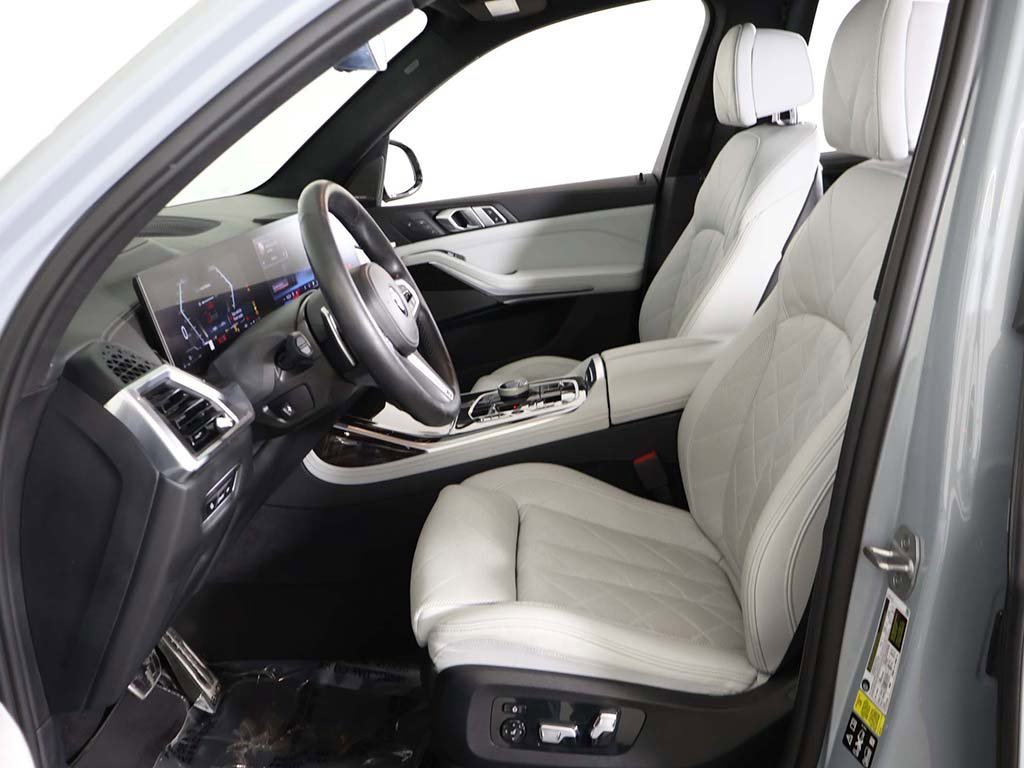 Used 2024 BMW X7 xDrive40i w/ Executive Package image 35