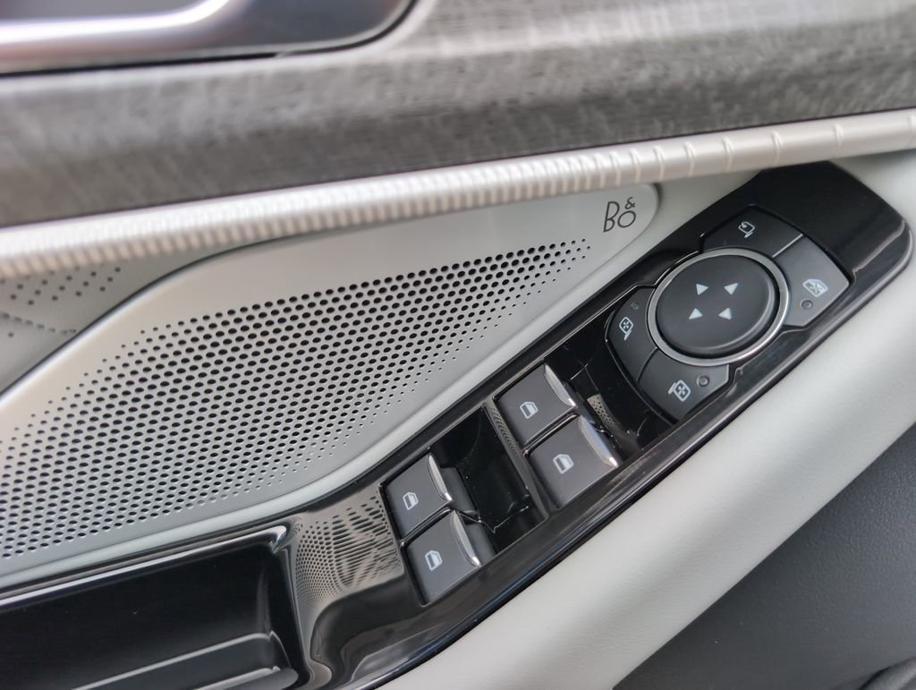 Used 2025 Ford Explorer Platinum w/ Ultimate Package image 19