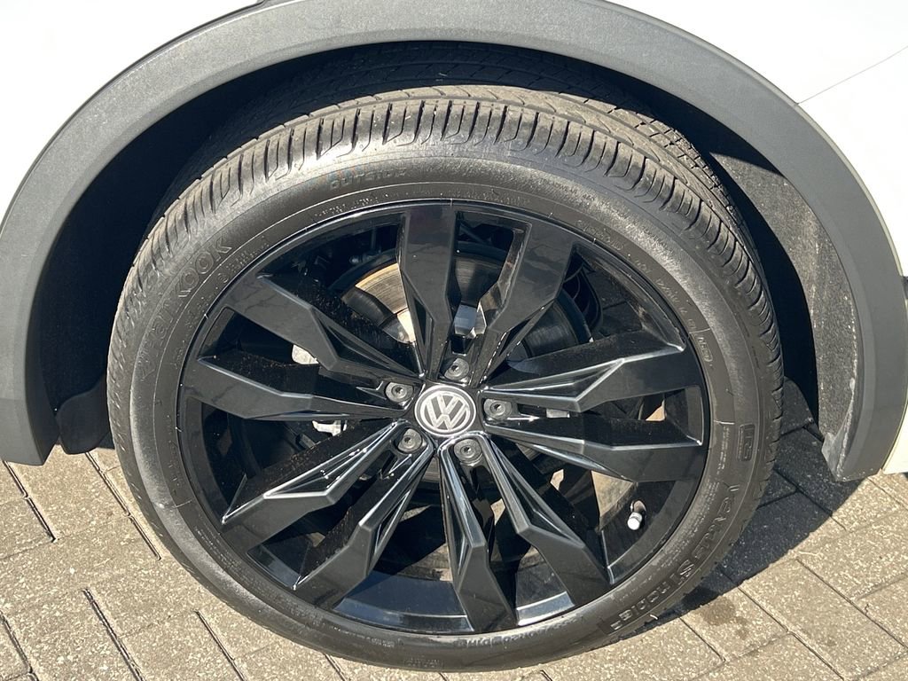 Used 2021 Volkswagen Tiguan SE R-Line image 28