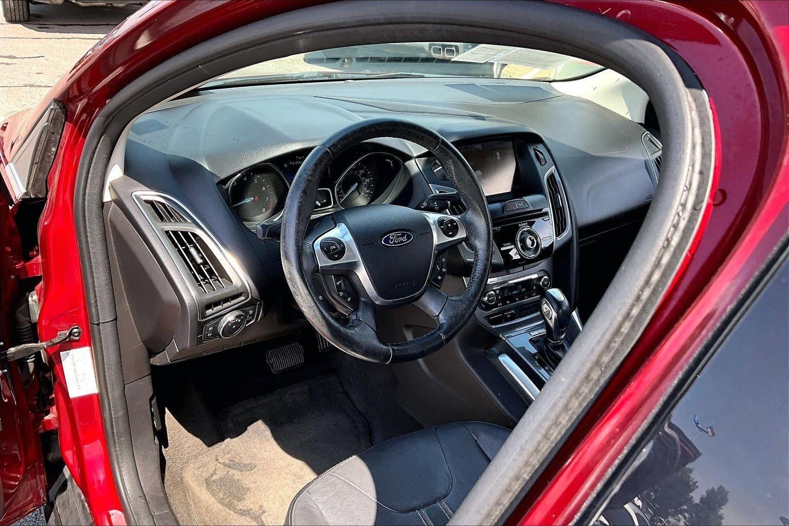 Used 2013 Ford Focus Titanium w/ Titanium Handling Pkg FWD image 14