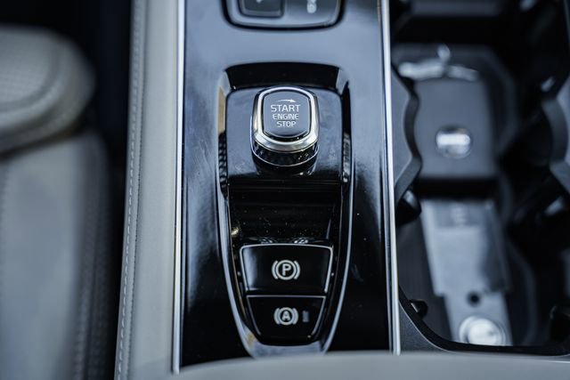 Used 2025 Volvo XC90 T8 Ultra AWD/4WD image 25