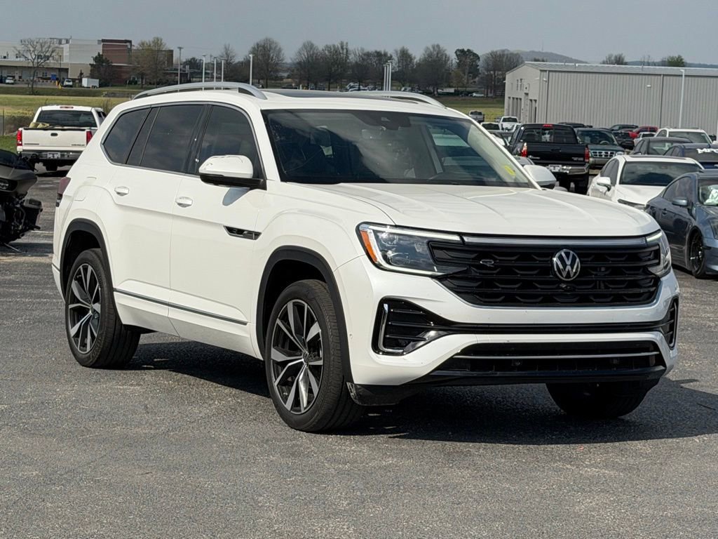 Used 2024 Volkswagen Atlas SEL Premium R-Line image 2