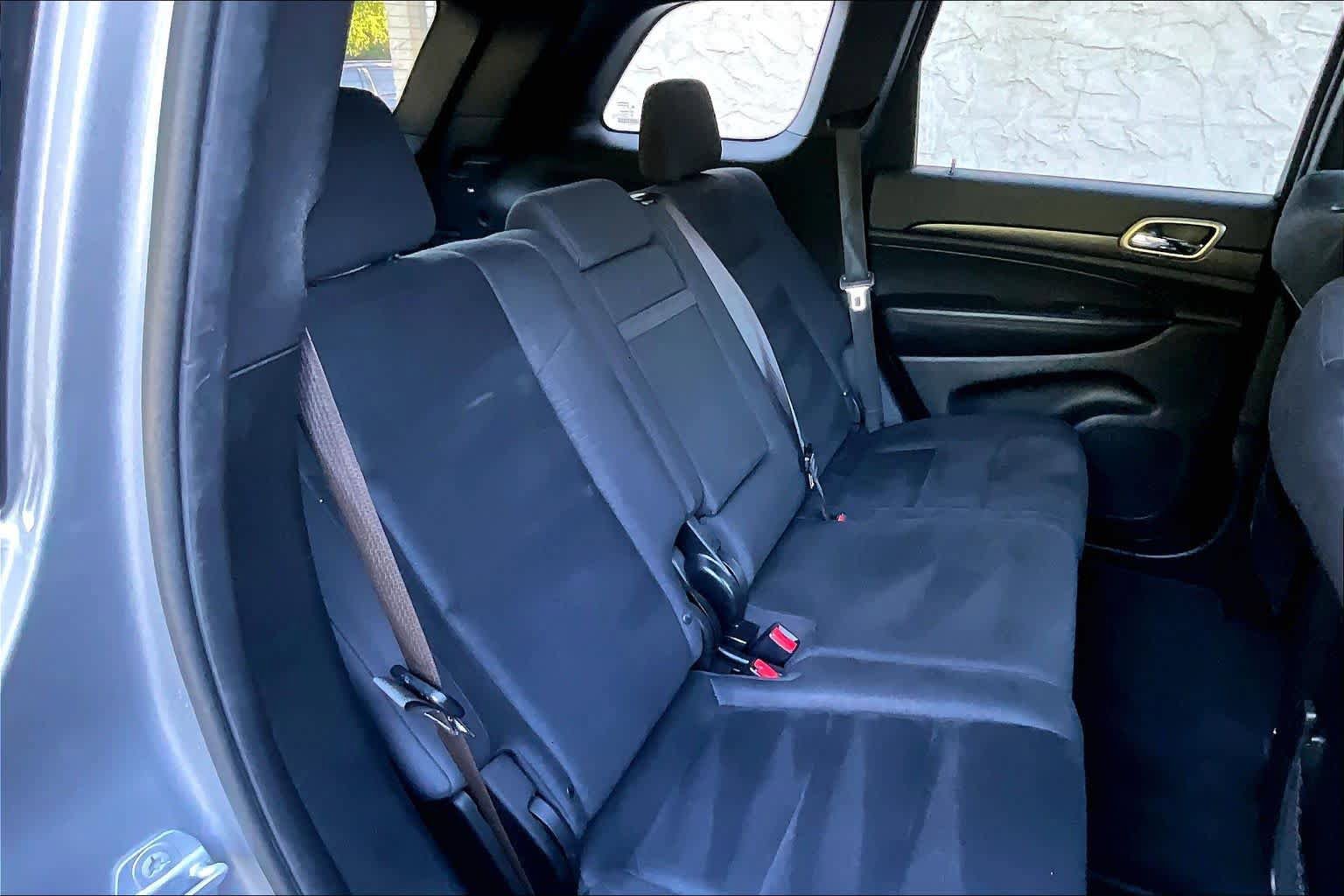 Used 2015 Jeep Grand Cherokee Laredo w/ Quick Order Package 23E RWD image 19