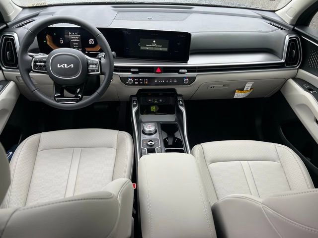 Used 2025 Kia Sorento EX image 18