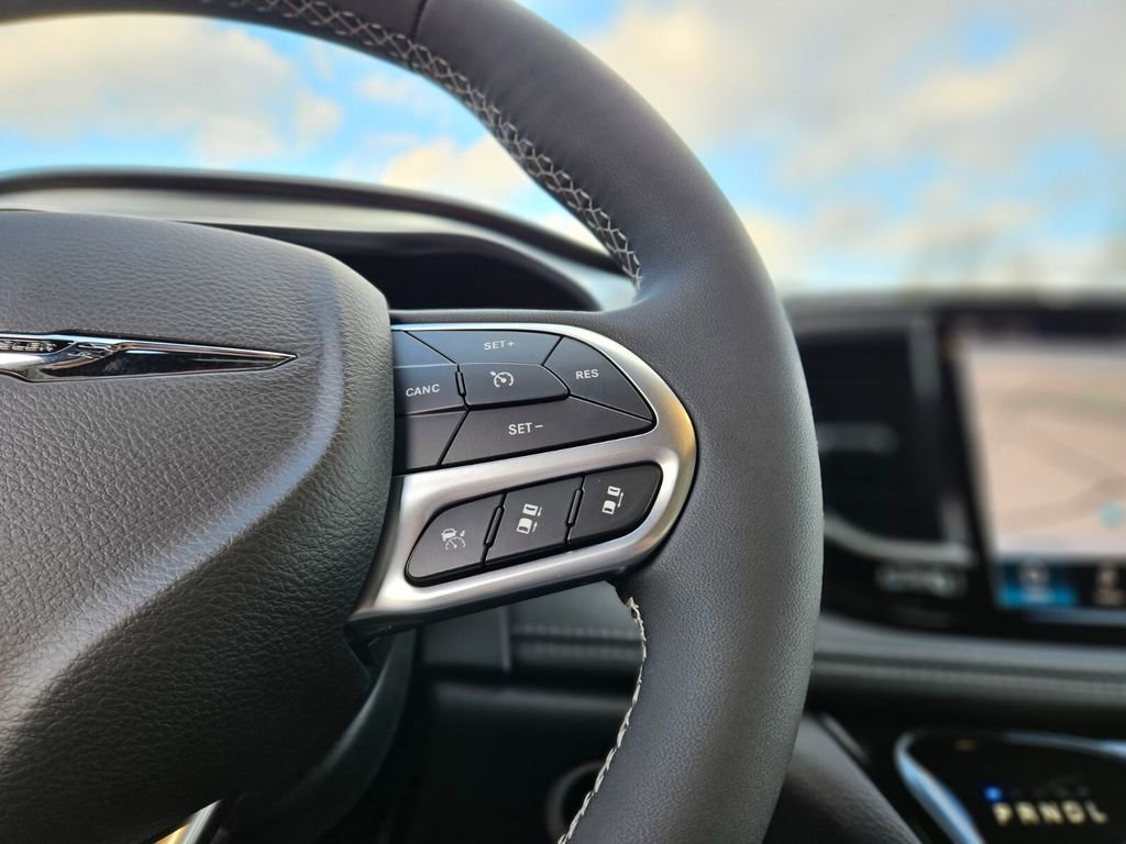 New 2026 Chrysler Pacifica Limited image 28