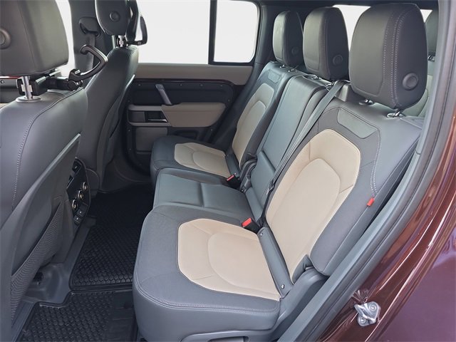 Used 2023 Land Rover Defender 130 X-Dynamic SE image 15