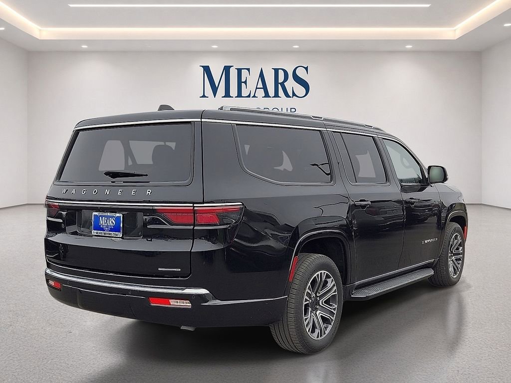 Used 2024 Jeep Wagoneer L Series II RWD image 5