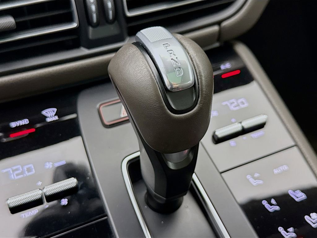 Certified 2023 Porsche Macan Turbo image 21