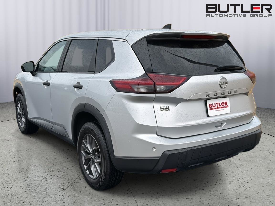 Used 2024 Nissan Rogue S image 3