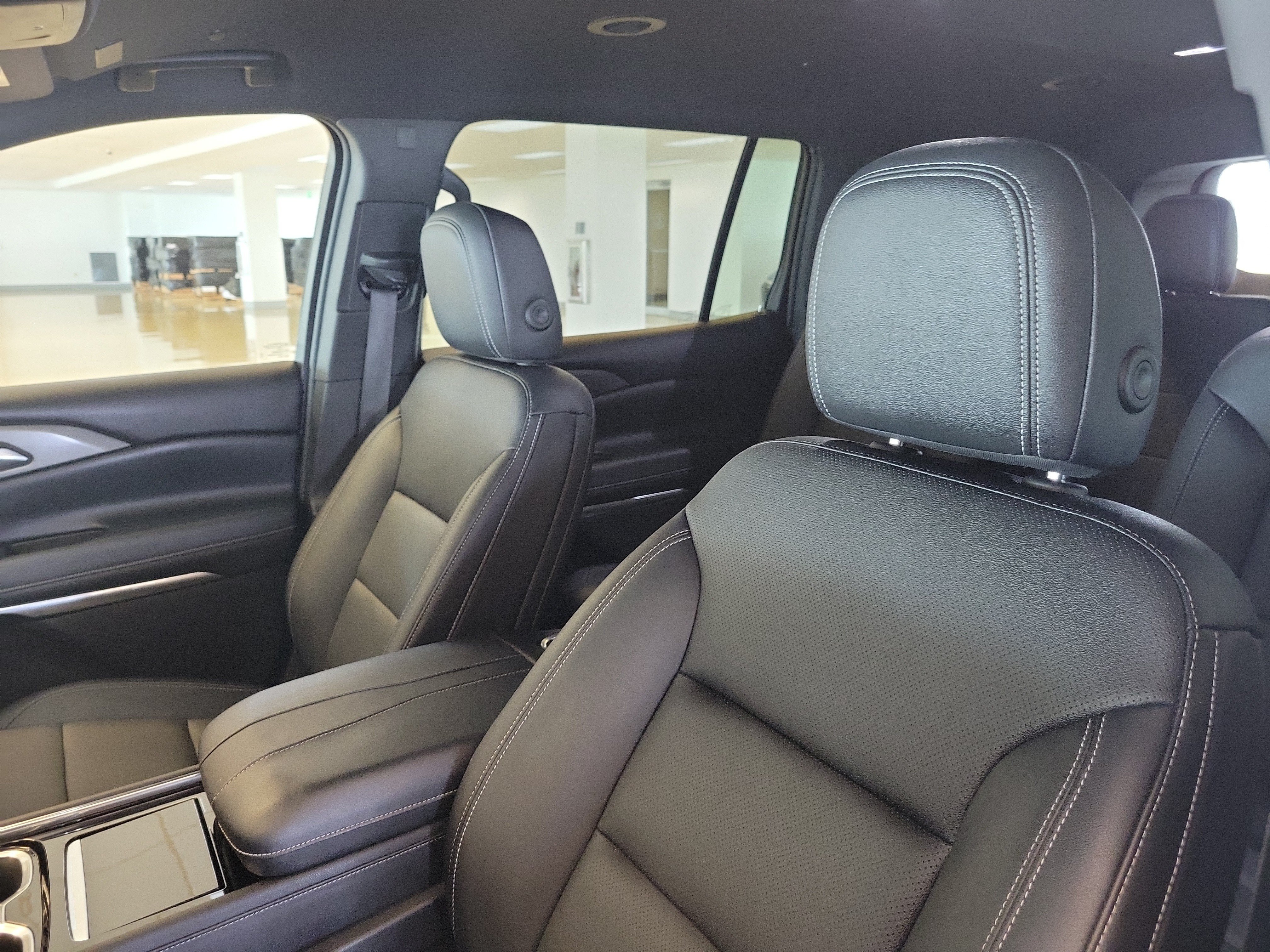 Used 2024 Chevrolet Traverse LT w/ Enhanced Driving Package FWD image 28