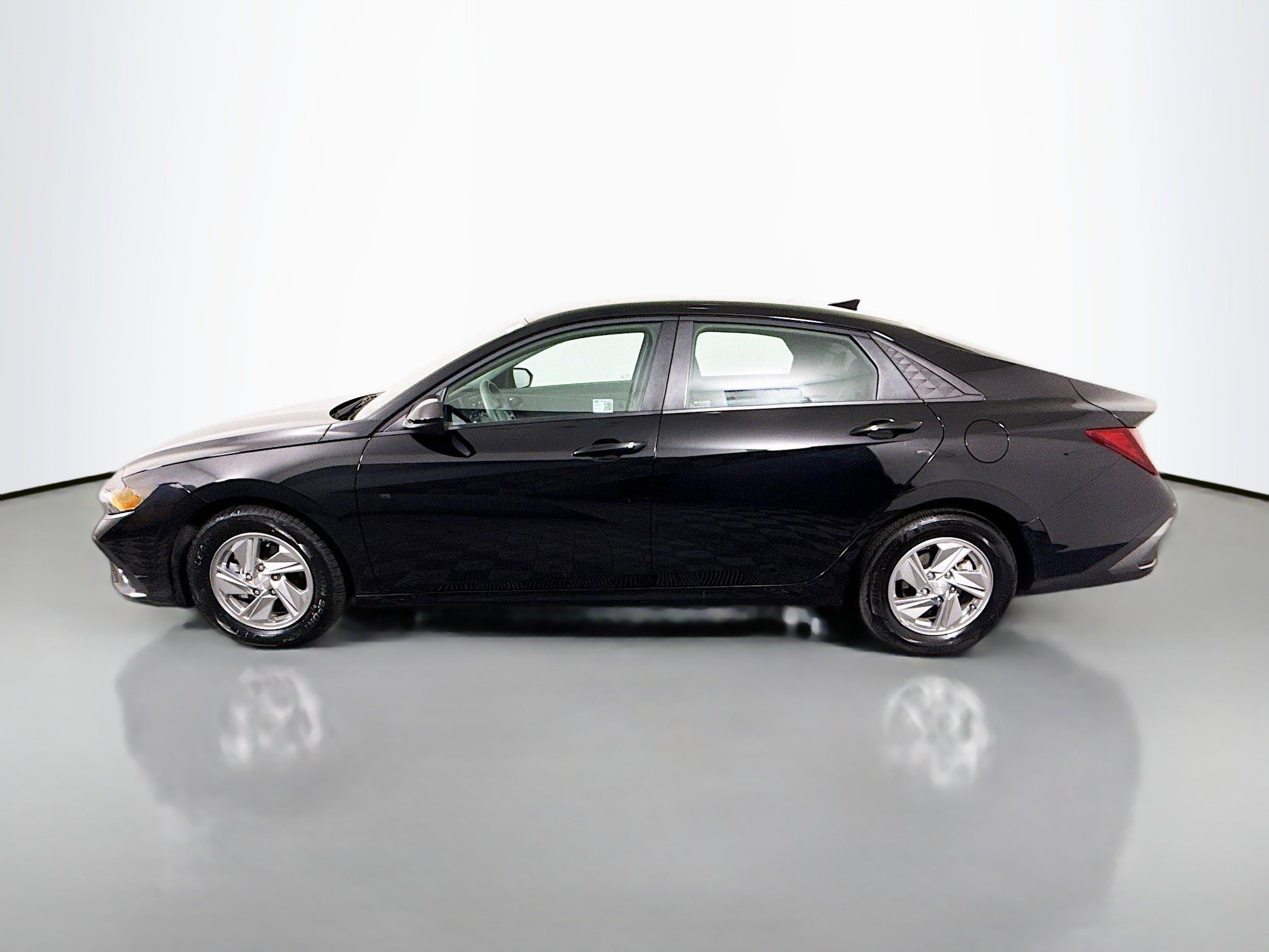 Used 2025 Hyundai Elantra SE image 6