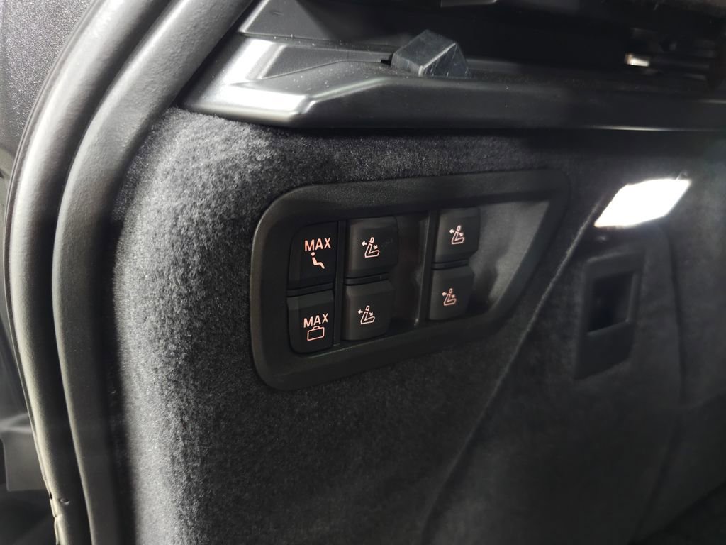 Used 2026 BMW X7 xDrive40i AWD/4WD image 9