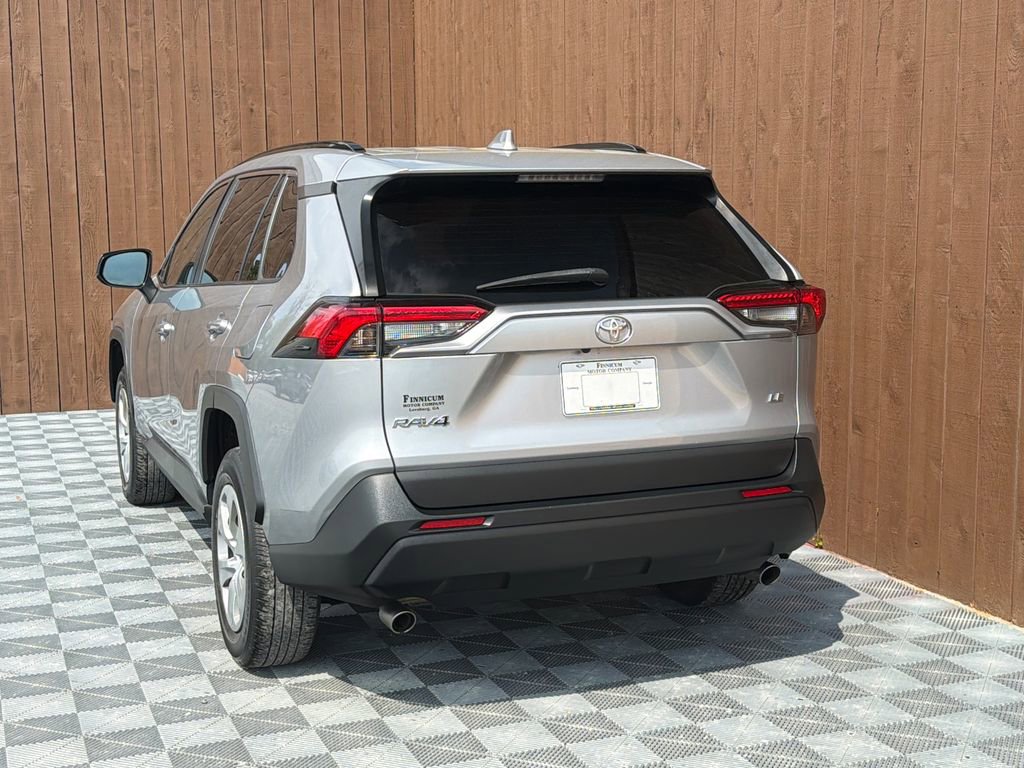Used 2021 Toyota RAV4 LE image 14