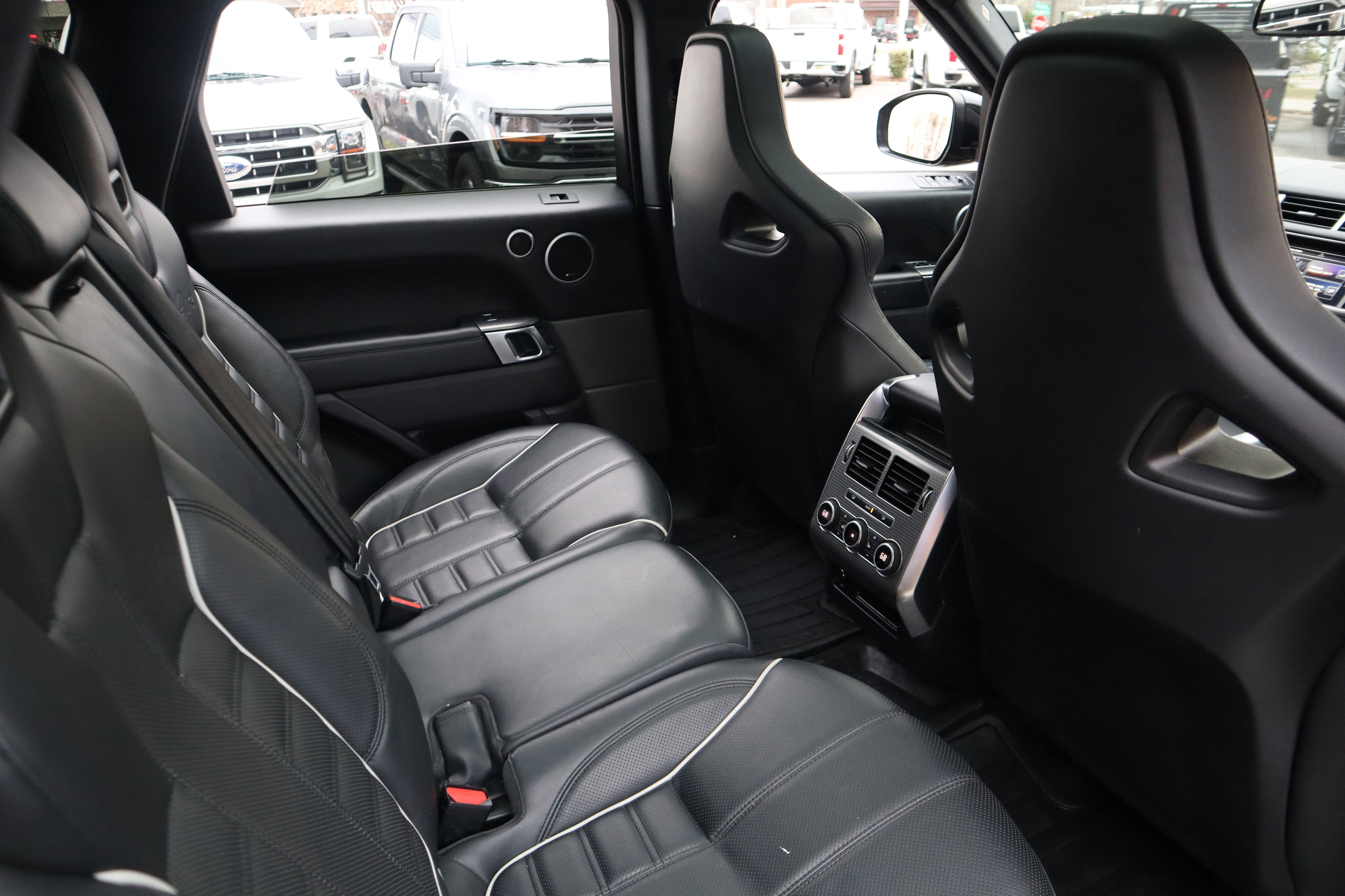 Used 2016 Land Rover Range Rover Sport SVR image 31